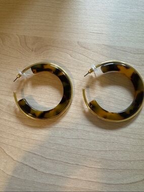 Madewell Tortoiseshell Hoop Earrings - Brown Tortoise Resin with Gold Trim